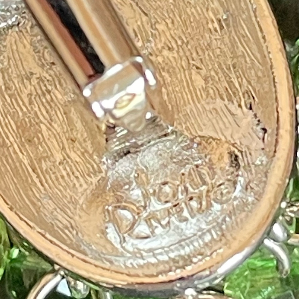 Vintage Signed Joan Rivers Green Crystal And Silver Plated Screwback Earrings - Picture 7 of 8